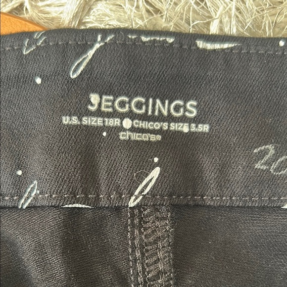 NWT CHICO’S Script-Print Slim Fit Stretch Pull-On Pants Jeggings in Black Sz 18 - Picture 2 of 12